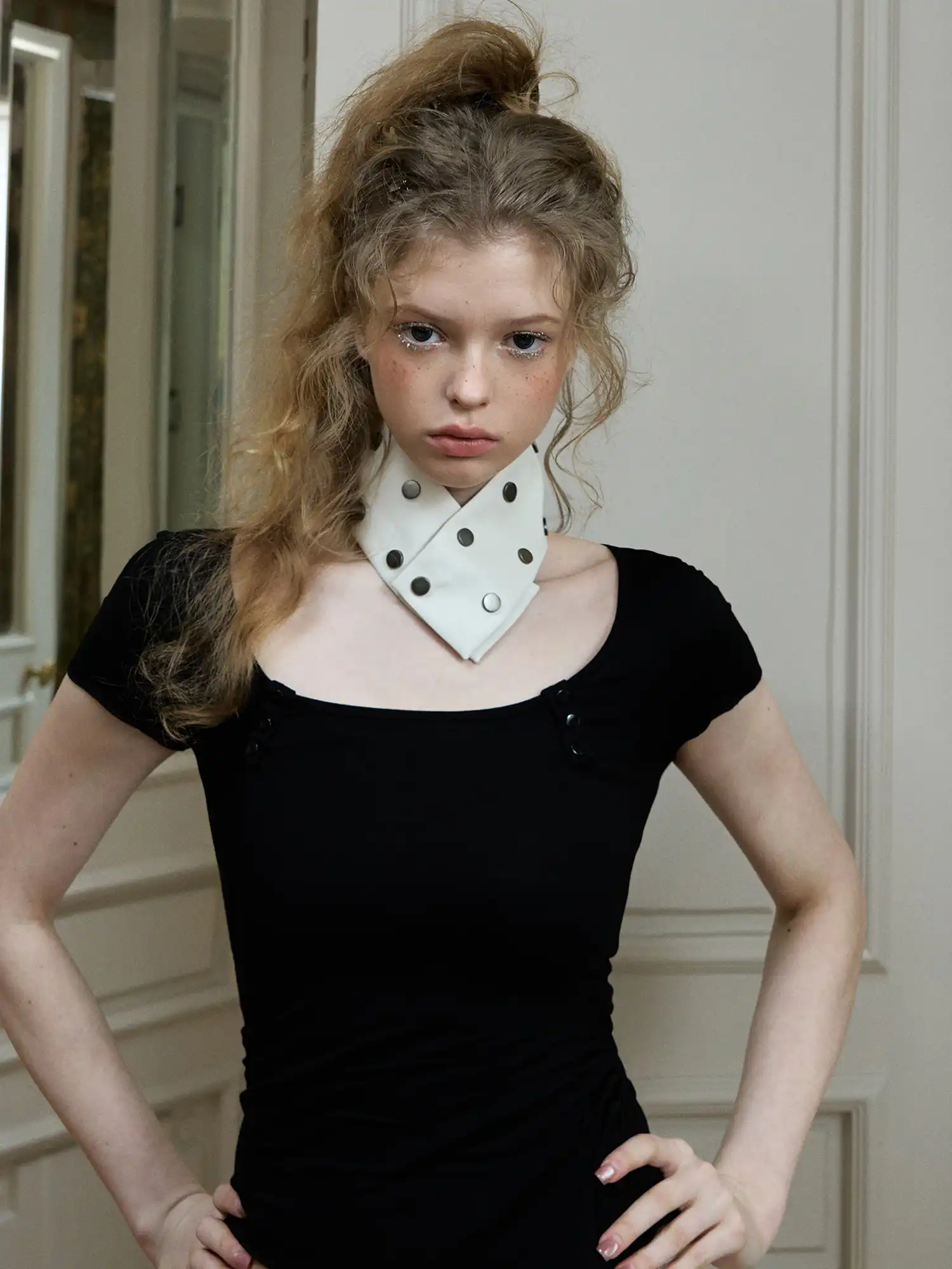 Scoop Neck Button Detail Fitted Basic Top - Image 6