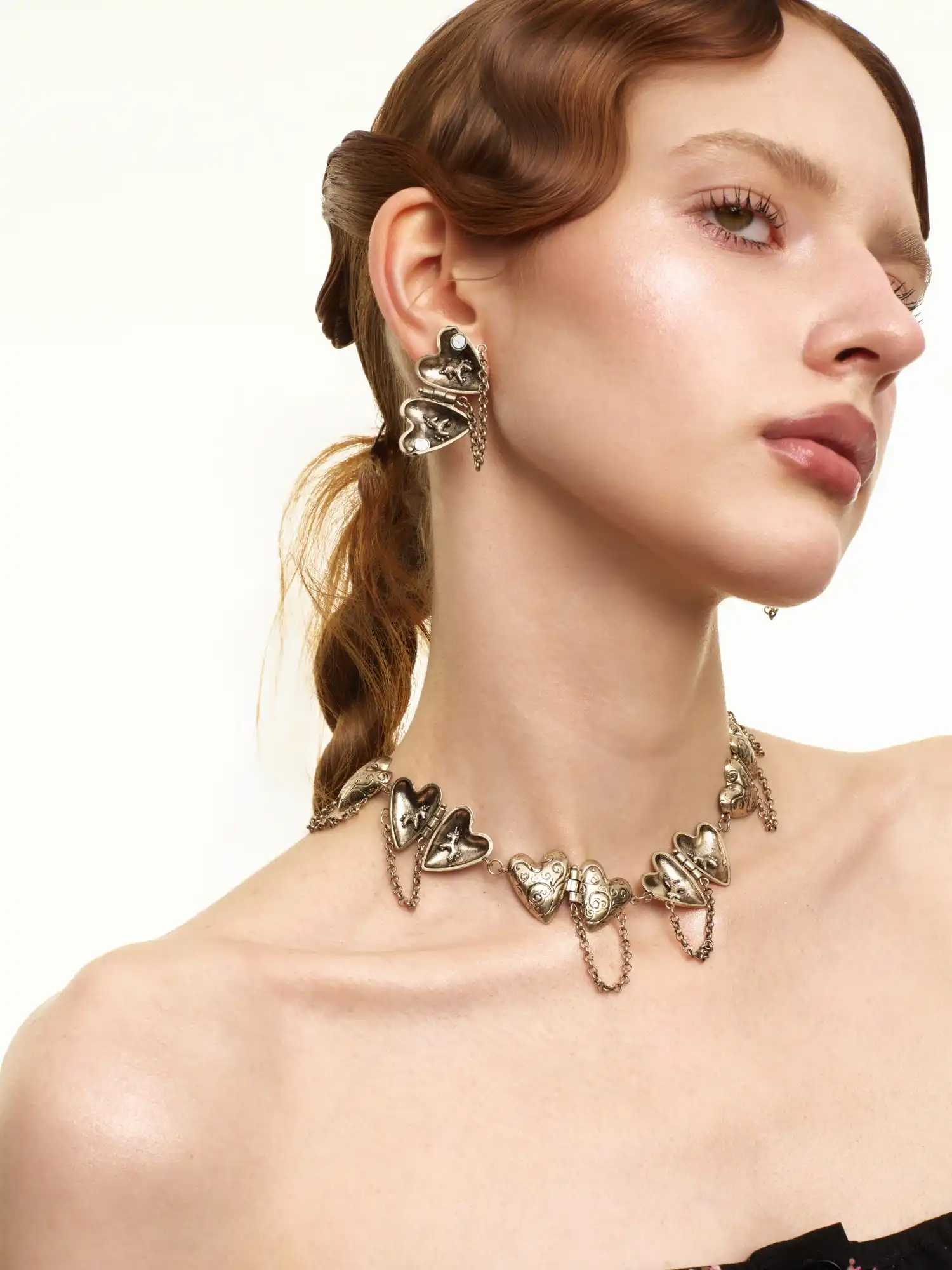 Baroque Scroll Heart Locket Choker Necklace - Image 4