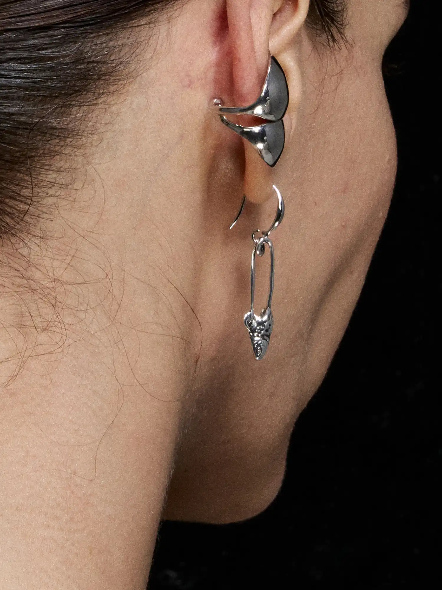 Irregular Cracked-Heart Metal Ear Cuff - Image 2