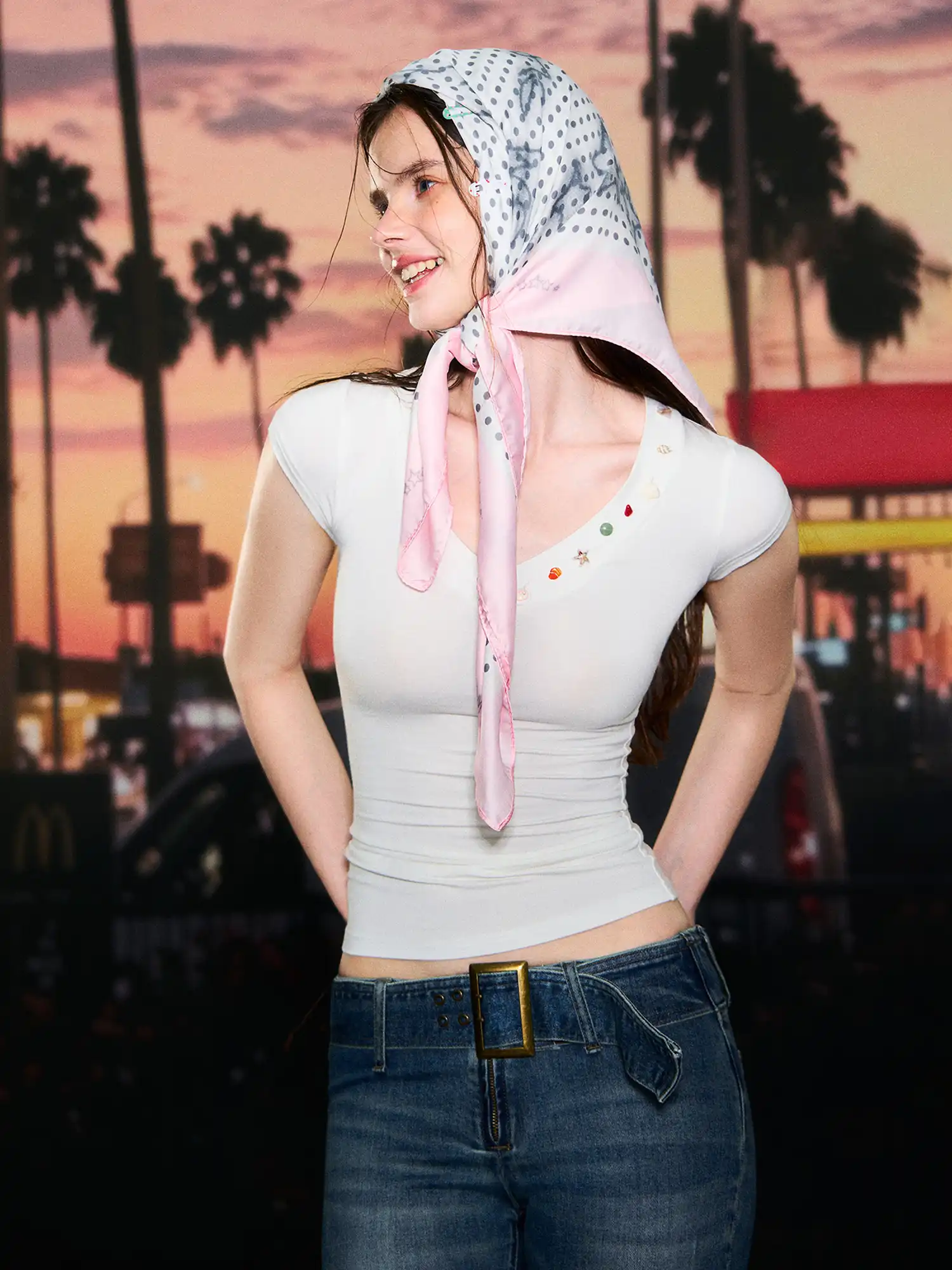 Seashell Embellished V-Neck Cropped White Tee - Image 6