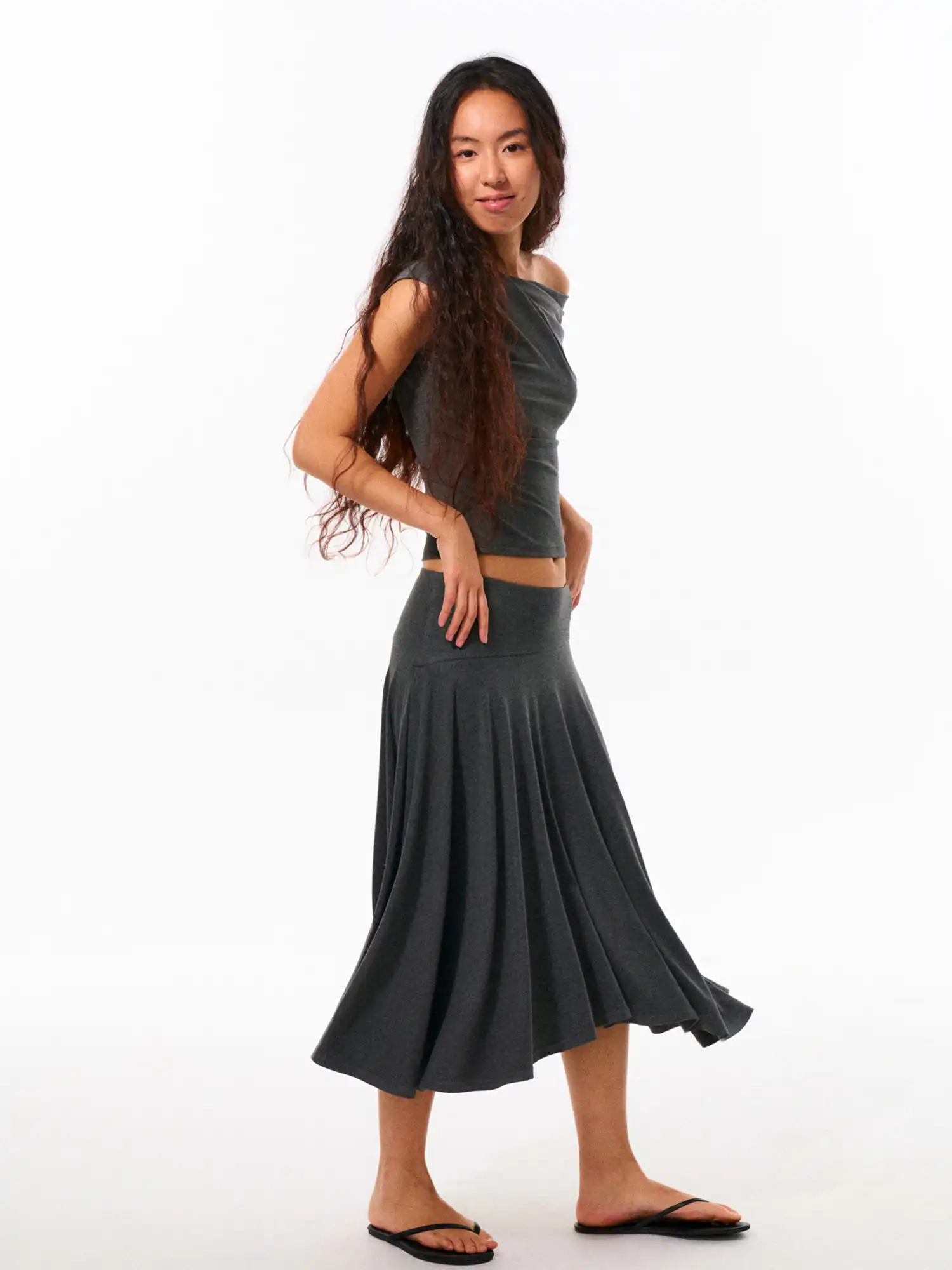 Stretchy Pleated Midi Skirt - Image 3