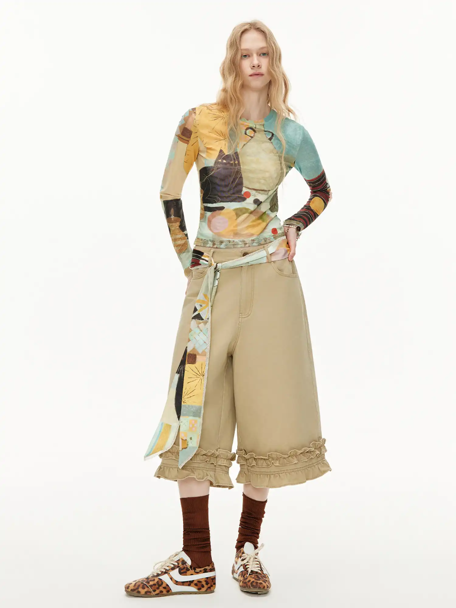 Whimsical Cat Long-Sleeve Fitted Crop Top - Image 10